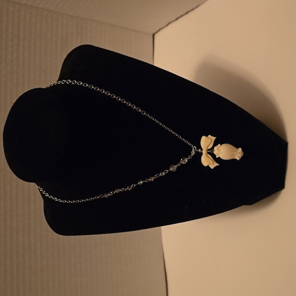 Tarina Tarantino White Tulip and Bow Necklace